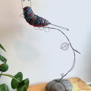 Oiseau caillou bleu foncé